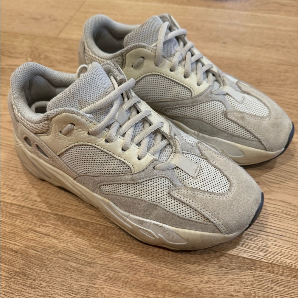 Adidas Yeezy Boost 700